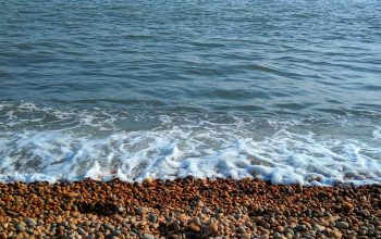 Wallpaper Body of Water and Stones