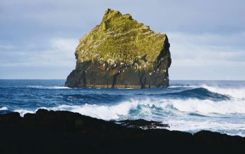 Wallpaper Green Island During Daytime