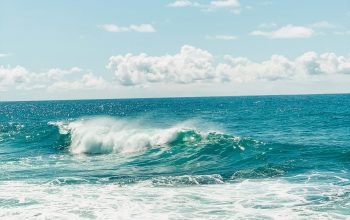 Wallpaper Ocean Waves Crashing on Rocky Shore