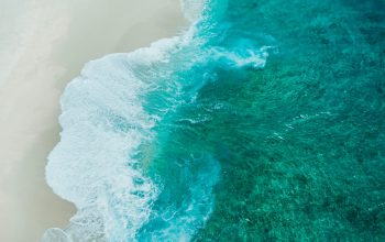 Wallpaper Aerial View of Ocean Waves
