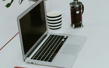 Wallpaper MacBook Pro on White Table
