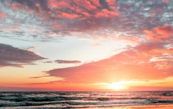 Wallpaper Body of Water Under Cloudy Sky During Sunset
