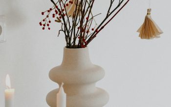 Wallpaper White Ceramic Vase with Candles