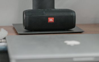 Wallpaper Black Beats by Dr. Dre Portable Speaker on MacBook Pro