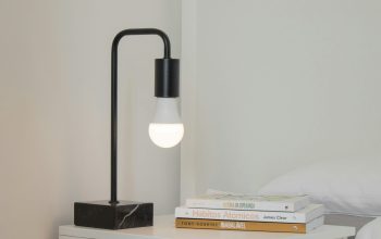 Wallpaper White and Black Desk Lamp on White Wooden Table