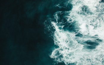 Wallpaper Ocean Waves Crashing on Shore