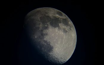 Wallpaper Full Moon in Dark Night Sky