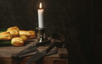 Wallpaper Brown Wooden Chopping Board with White Candles