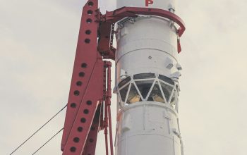 Wallpaper White and Red Lighthouse Under White Clouds During Daytime