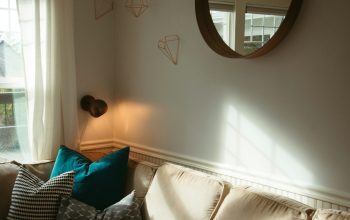 Wallpaper A Living Room with a Couch and a Mirror on the Wall