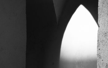 Wallpaper A Black and White Arch
