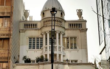 Wallpaper A Building with a Domed Roof