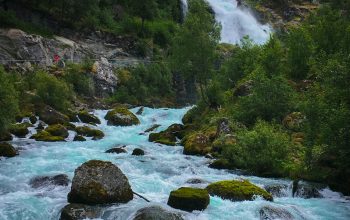 Wallpaper A River Flowing Through a Valley