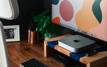 Wallpaper A Desk with a Computer and Keyboard