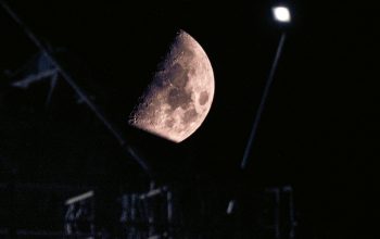 Wallpaper A Bright Moon in the Night Sky