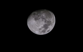 Wallpaper A Full Moon in the Dark Sky