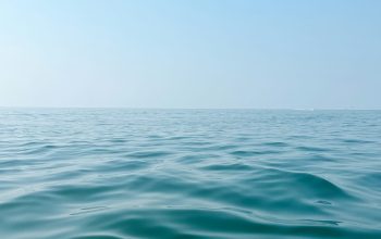 Wallpaper A Body of Water with a Sky Background