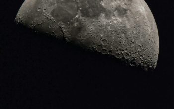 Wallpaper A Close Up of a Half Moon in the Sky