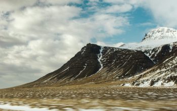 Wallpaper A View of a Snowy Mountain from a Car Window