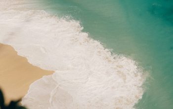 Wallpaper An Aerial View of a Beach and a Body of Water