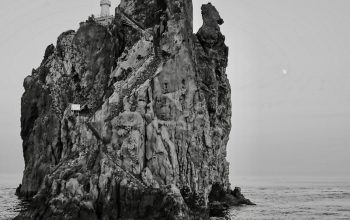 Wallpaper A Black and White Island in the Ocean