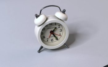 Wallpaper A White Alarm Clock on a Laptop